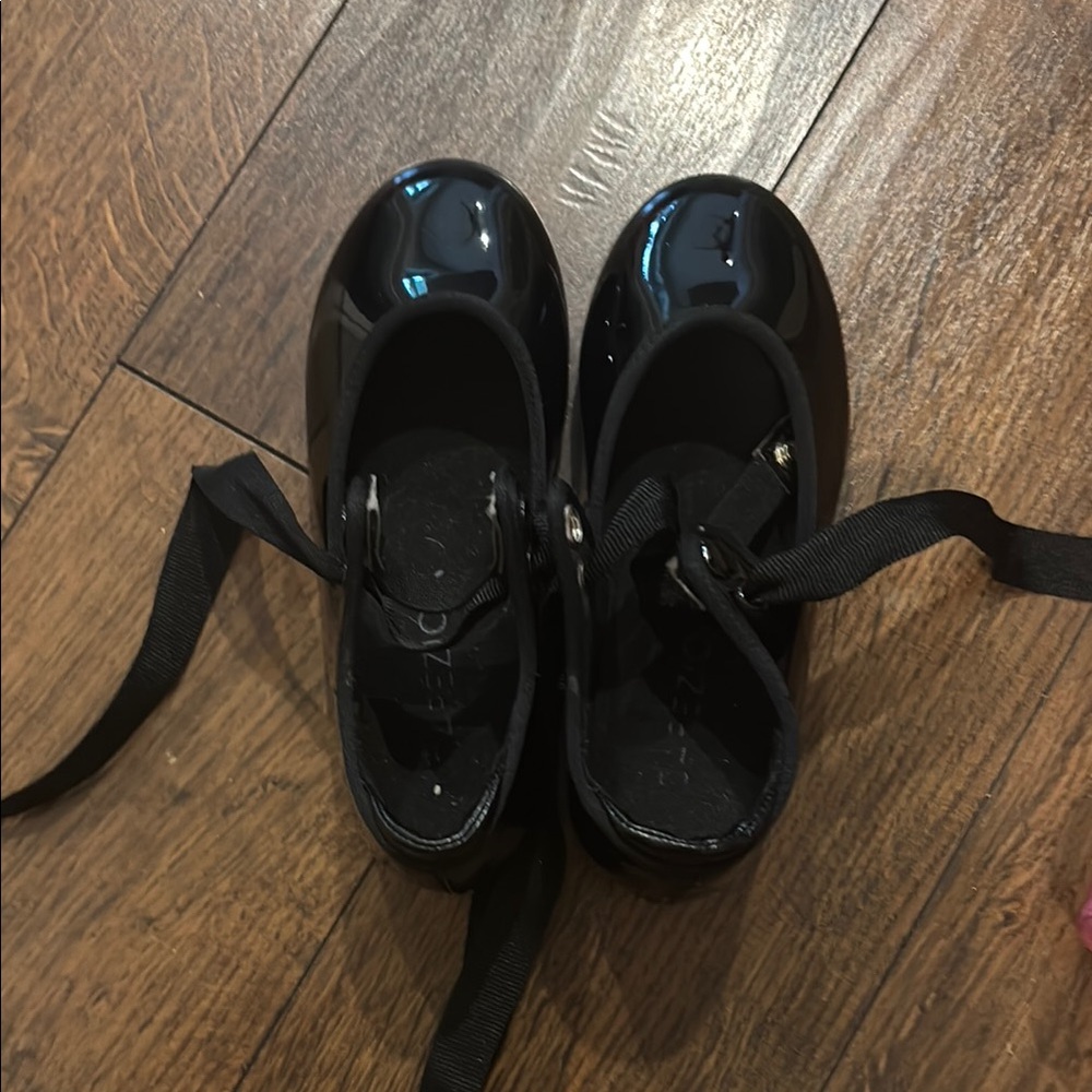 Capezio Black Dress Shoes Shiny Lace-Up Design
